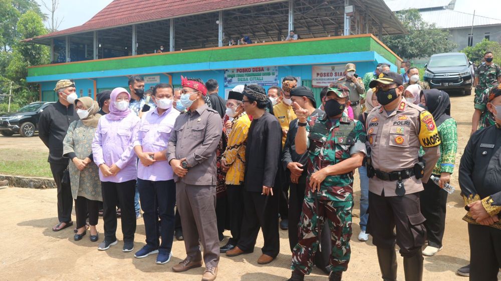 Foto saat kehadiran Forkopimda dalam kegiatan Gebyar Desa Gembrong Liwet di Kecamatan Pamulihan.