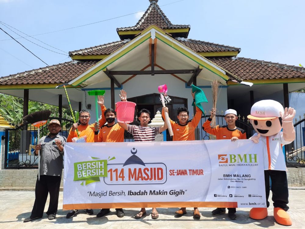 Jelang Ramadhan, Laznas BMH Bersih-bersih 114 Masjid se-Jatim