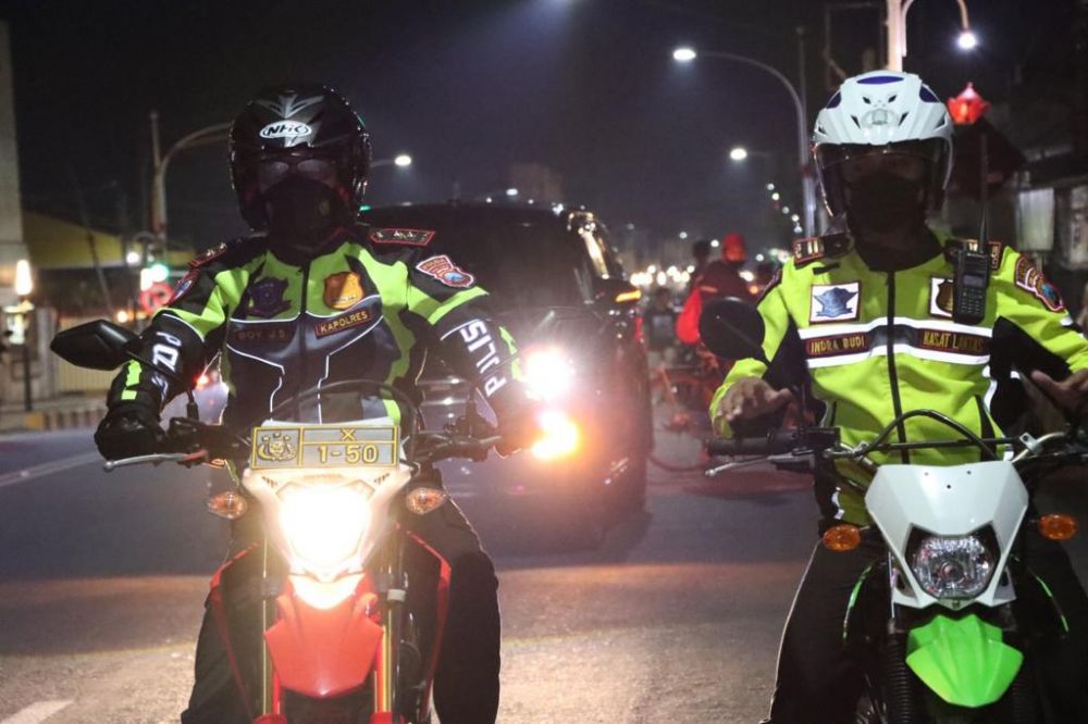 Kapolres Nganjuk AKBP Boy Jeckson saat lakukan patroli blue ligh rutin