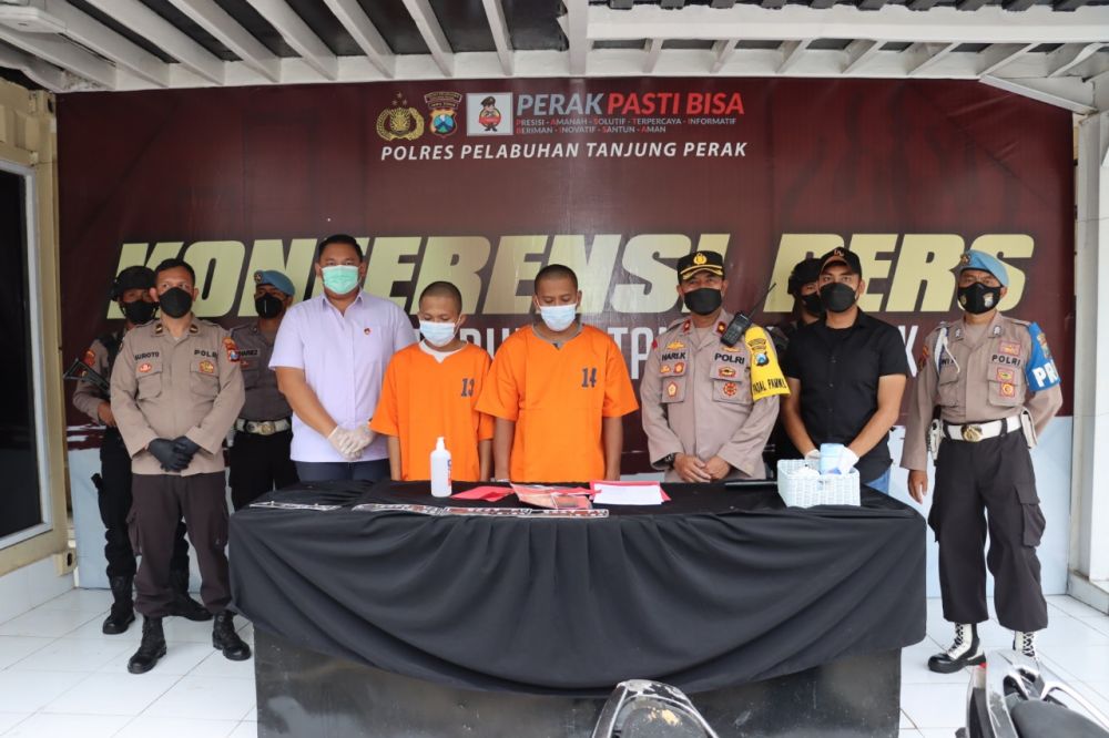 Polres Pelabuhan Tanjung Perak amankan tersangka beserta barang buktinya 