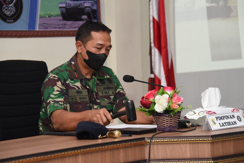 Dankodikopsla Laksamana Pertama TNI Octavianus Budi Susanto saat membuka seminar
