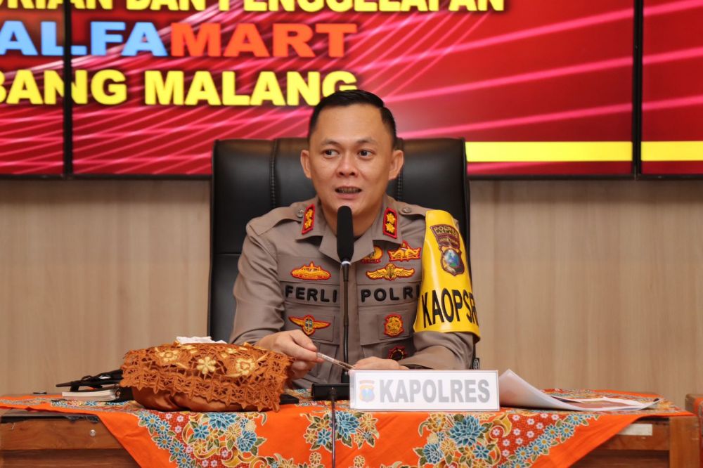 Kapolres Malang AKBP Ferli Hidayat saat memberikan sambutan