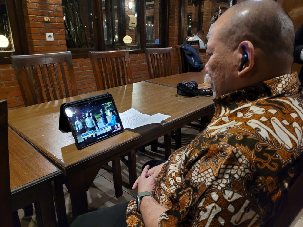 Ketua DPD RI AA LaNyalla Mahmud Mattalitti saat melakukan wawancara via sambungan video dengan stasiun televisi 