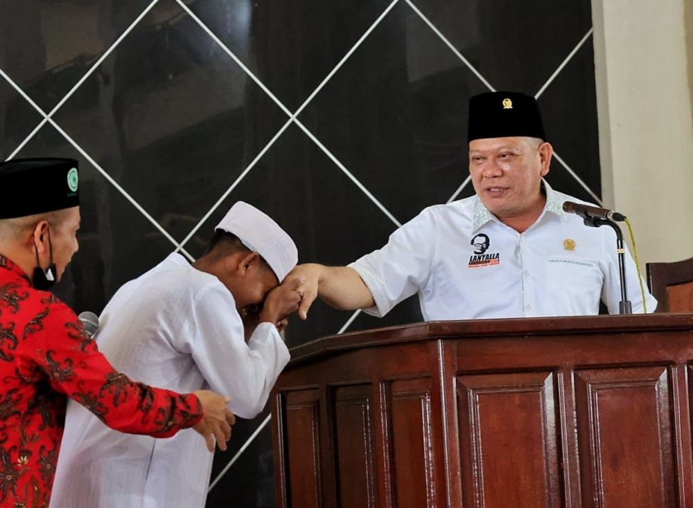 Ketua DPD RI AA LaNyalla Mahmud Mattalitti saat menghadiri acara di salah satu Ponpes di Balikpapan