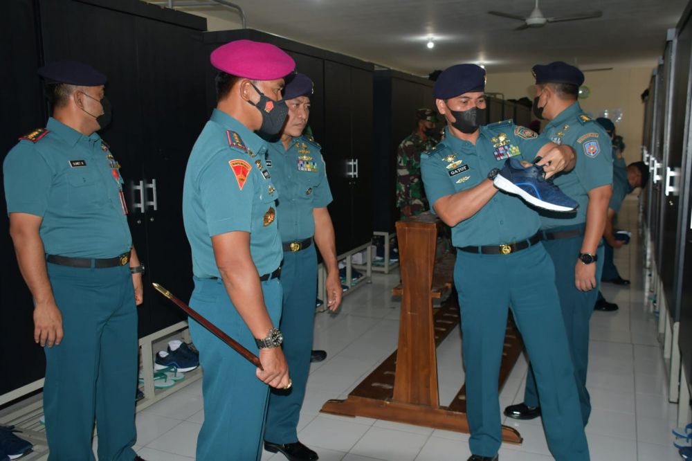 Dankodiklatal Letjen TNI Marinir Suhartono saat tinjau fasilitas Satdik 1