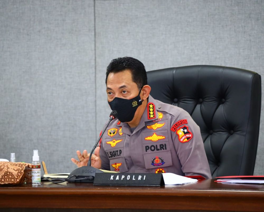 Kapolri Jenderal Listyo Sigit Prabowo saat memberikan keterangan 