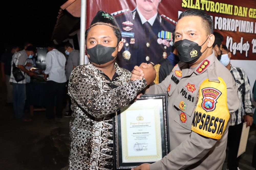 Kapolresta Banyuwangi Kombespol Nasrun Pasaribu bersama BEM