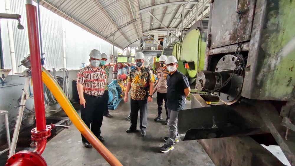 Beberapa pabrik minyak goreng yang di tinjau Polda Jatim