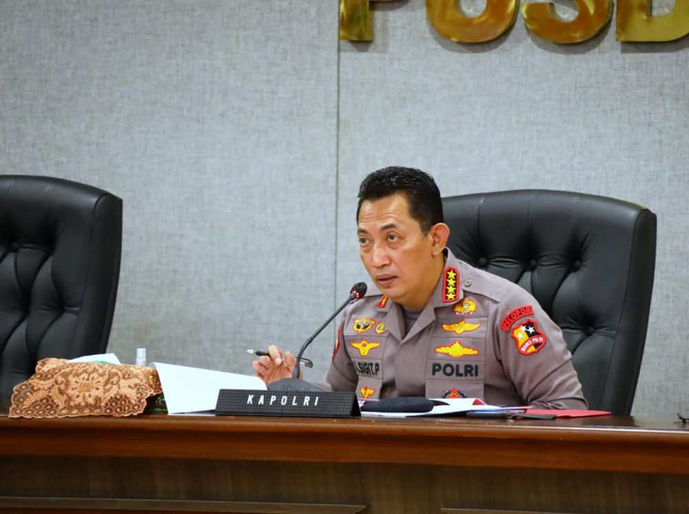 Kapolri Jenderal Listyo Sigit Prabowo saat memberikan keterangan 