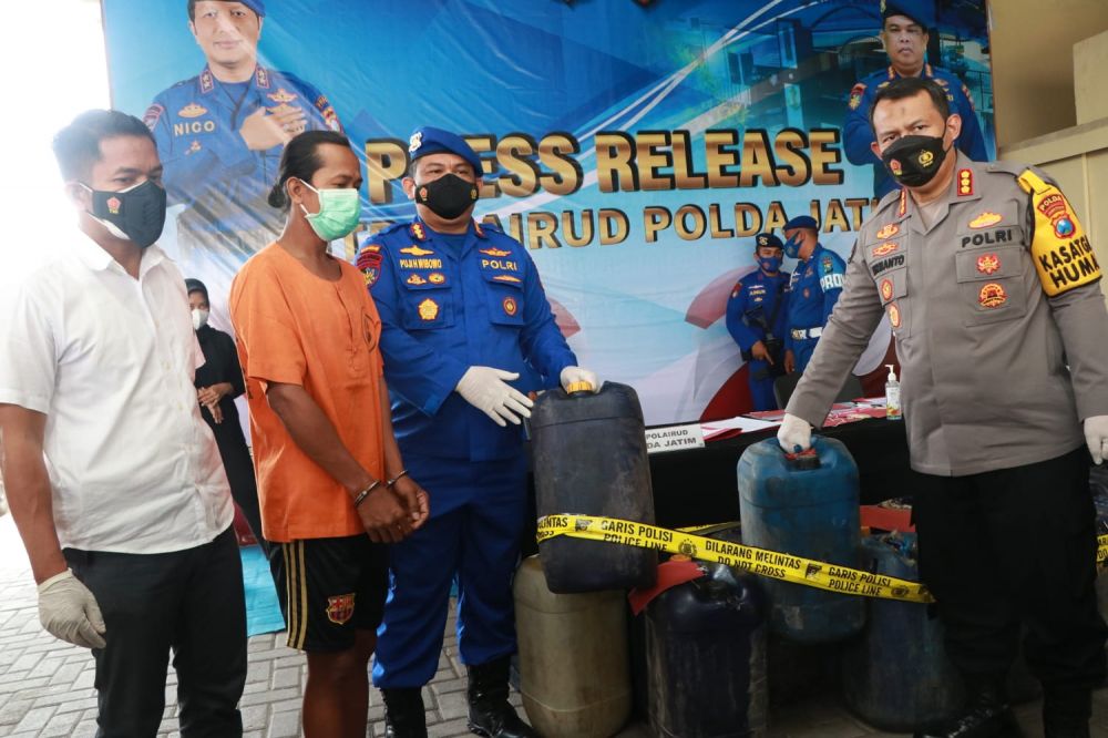 Dirpolairud Polda Jatim amankan tersangka beserta barang buktinya 