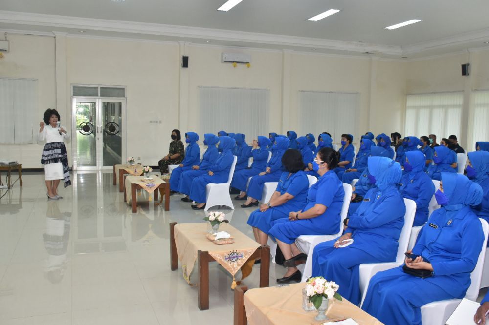 Gabungan Jalasenastri Kodiklatal saat gelar Pelatihan dan lomba MC