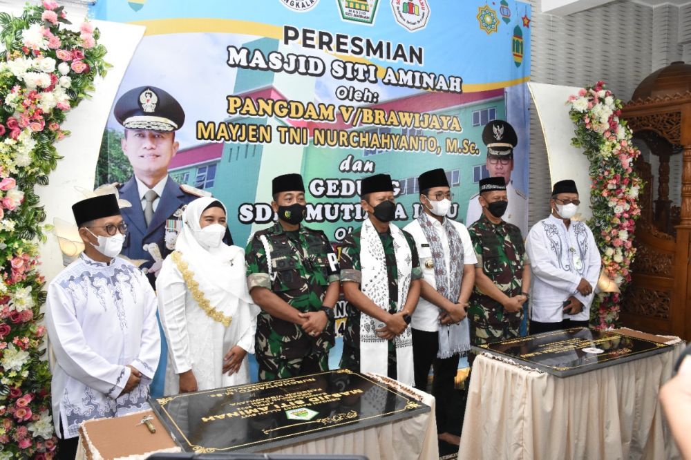 Pangdam V Brawijaya Mayjen TNI Nurchahyanto saat resmikan gedung SDIT Mutiara Ilmu dan masjid Siti Aminah Bangkalan 