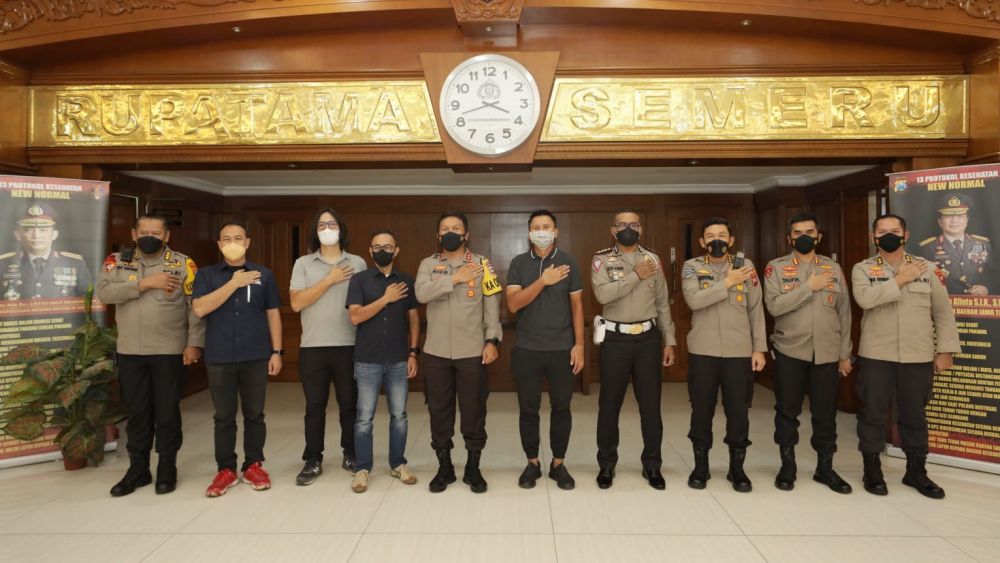 Kapolda Jatim Irjen Pol Dr Nico Afinta saat terima audiensi DBL Indonesia dan mainsepeda.com