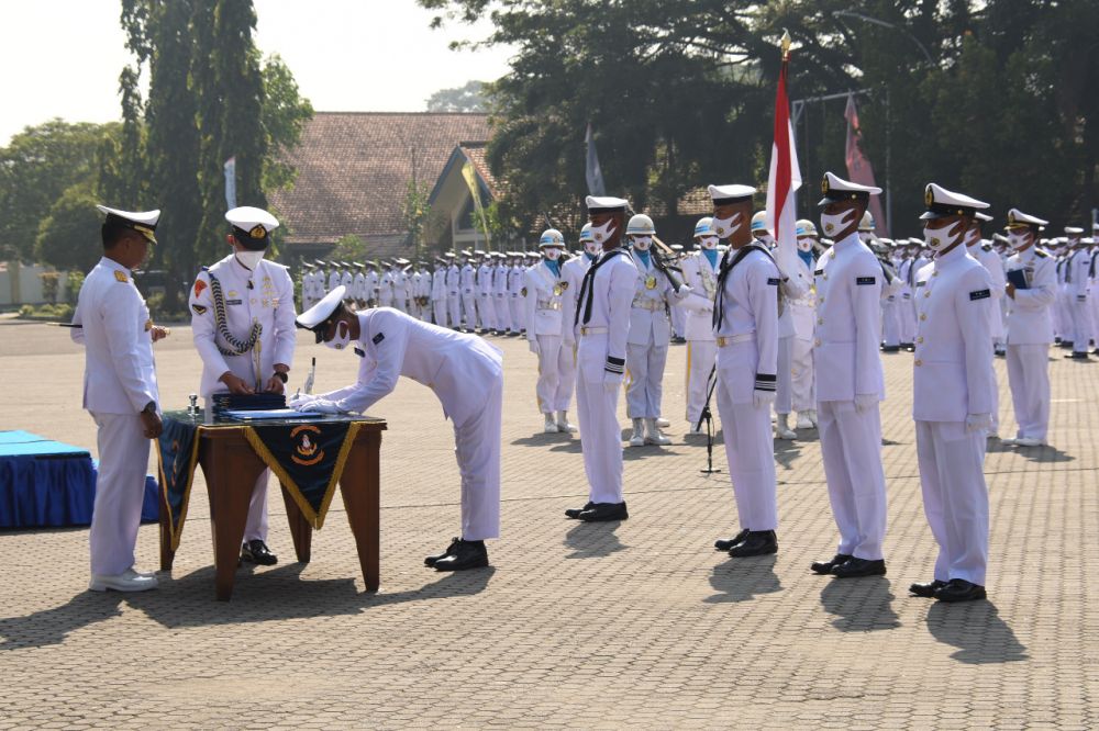 Dankodiklatal Lantik 841 Prajurit Tamtama TNI AL