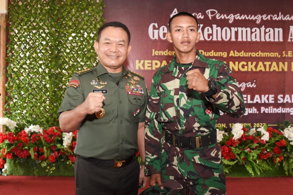 KASAD Jenderal TNI Dudung AR bersama Henz Songjanan