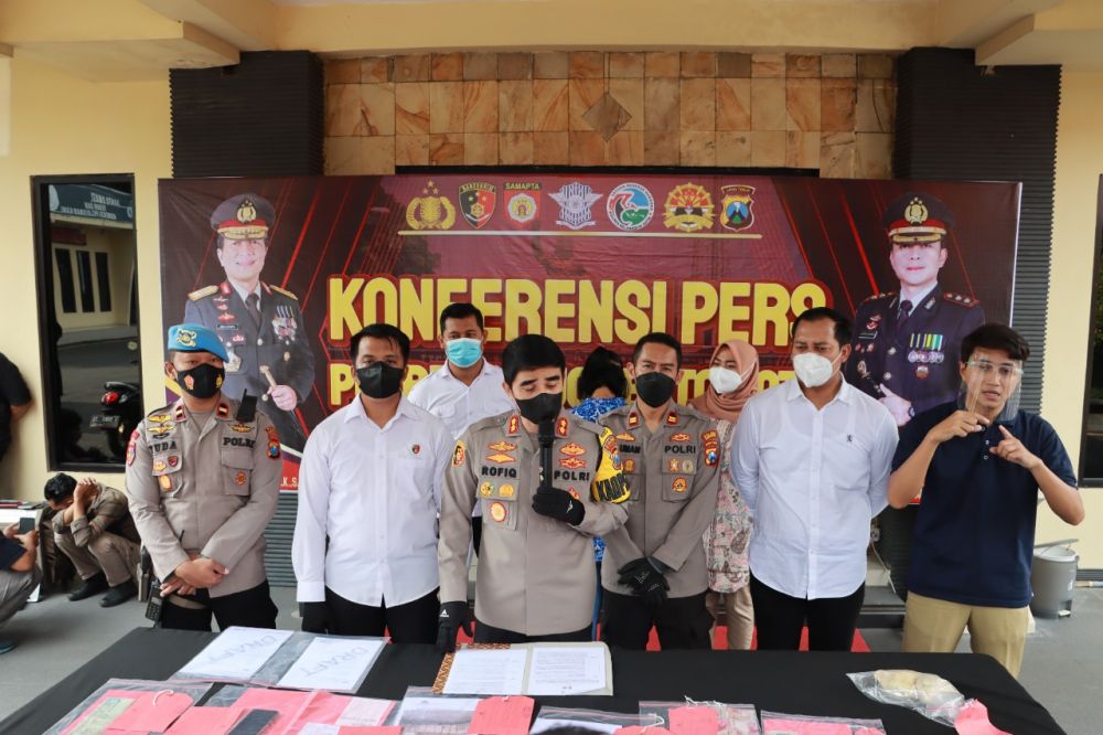Polresta Mojokerto amankan tersangka beserta barang buktinya 