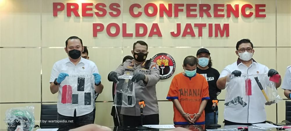 Ditreskrimum Polda Jatim amankan tersangka beserta barang buktinya 