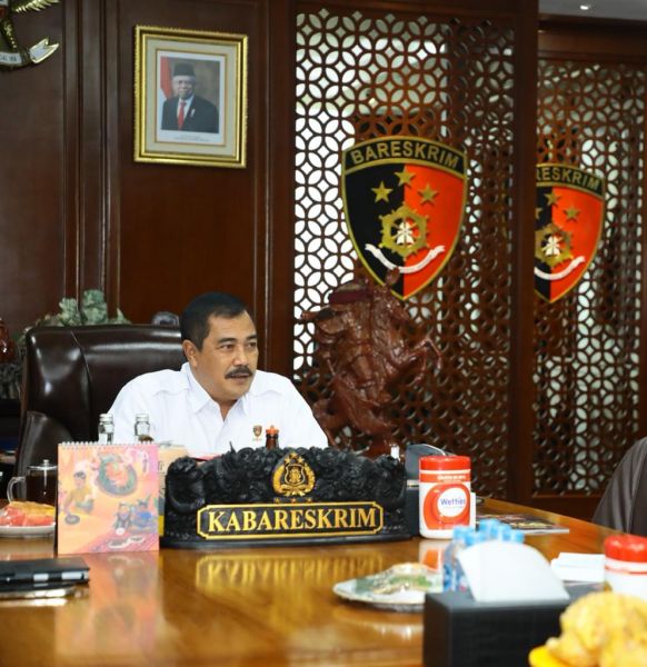 Kabareskrim Polri Komjen Agus Andrianto saat memberikan keterangan 