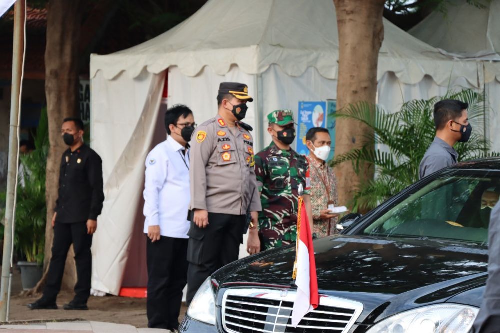Kapolres Gresik AKBP Mochamad Nur Azis saat sambut Presiden RI