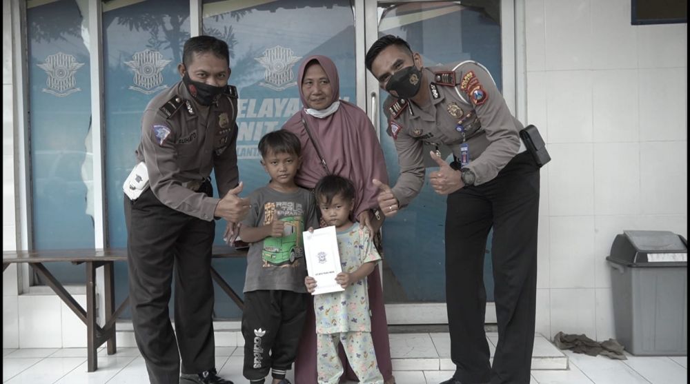 Satlantas Polres Gresik Berikan Santunan ke Anak Yatim-piatu Korban Laka