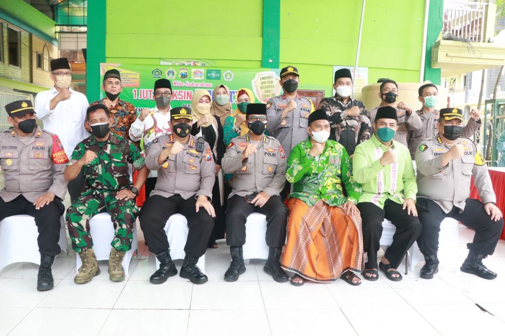 PJU Polda Jatim saat cek Vaksin di PCNU Gresik 