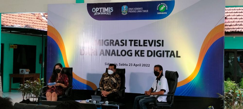 Kepala Dinas Kominfo Jatim, Ketua AWS Martudji saat Talkshow