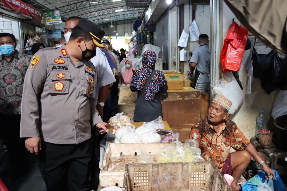 Kapolres Gresik AKBP Mochamad Nur Azis saat tinjau pasar