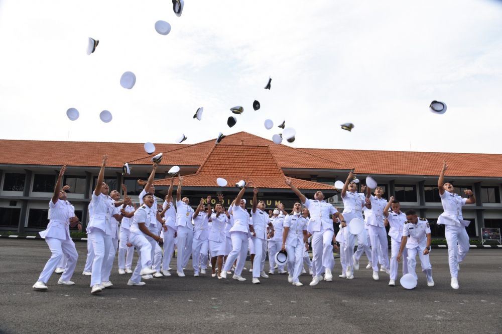 Kebahagiaan 40 siswa mantan Dikmapa TNI AL khusus Nakes