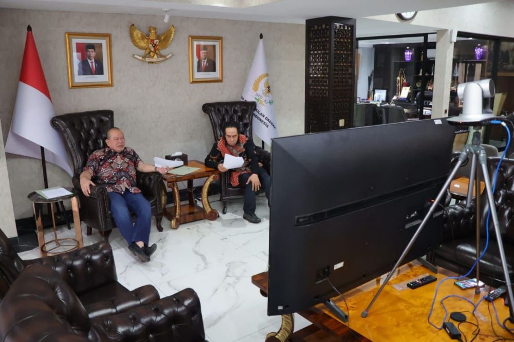 Ketua DPD RI AA LaNyalla Mahmud Mattalitti saat teleconference dengan Wakil ketua Duma Rusia