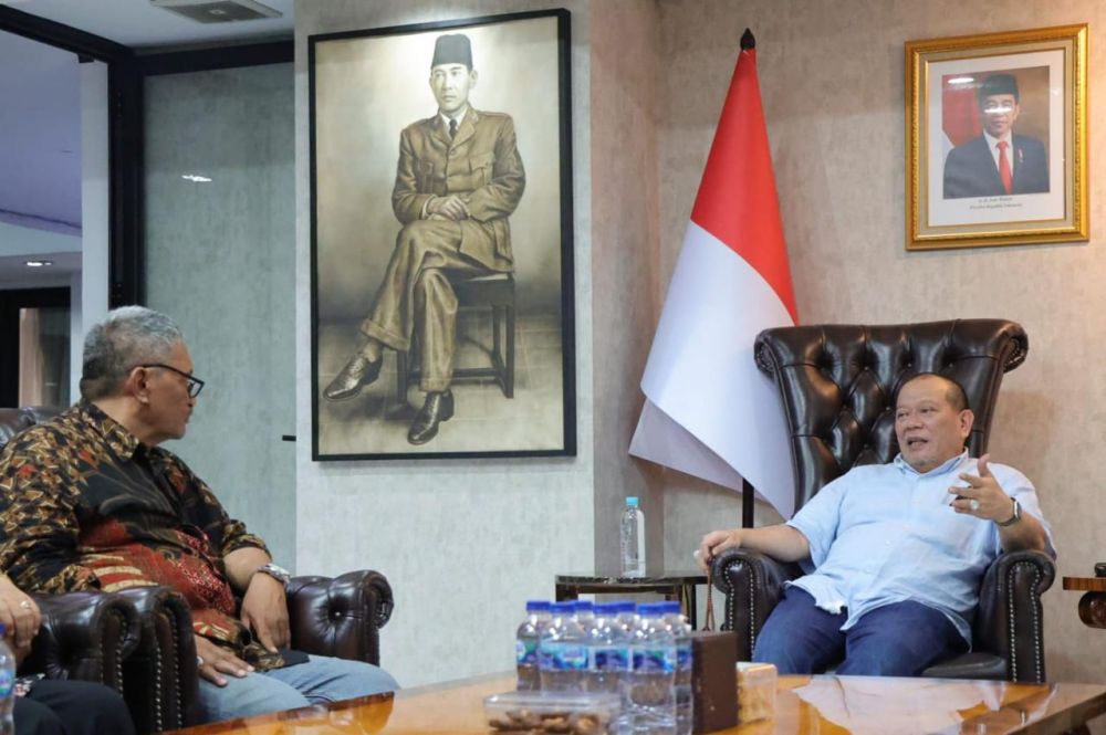 Ketua DPD RI AA LaNyalla Mahmud Mattalitti saat terima pengaduan MPR, UI Watch dan Emak-emak Militan