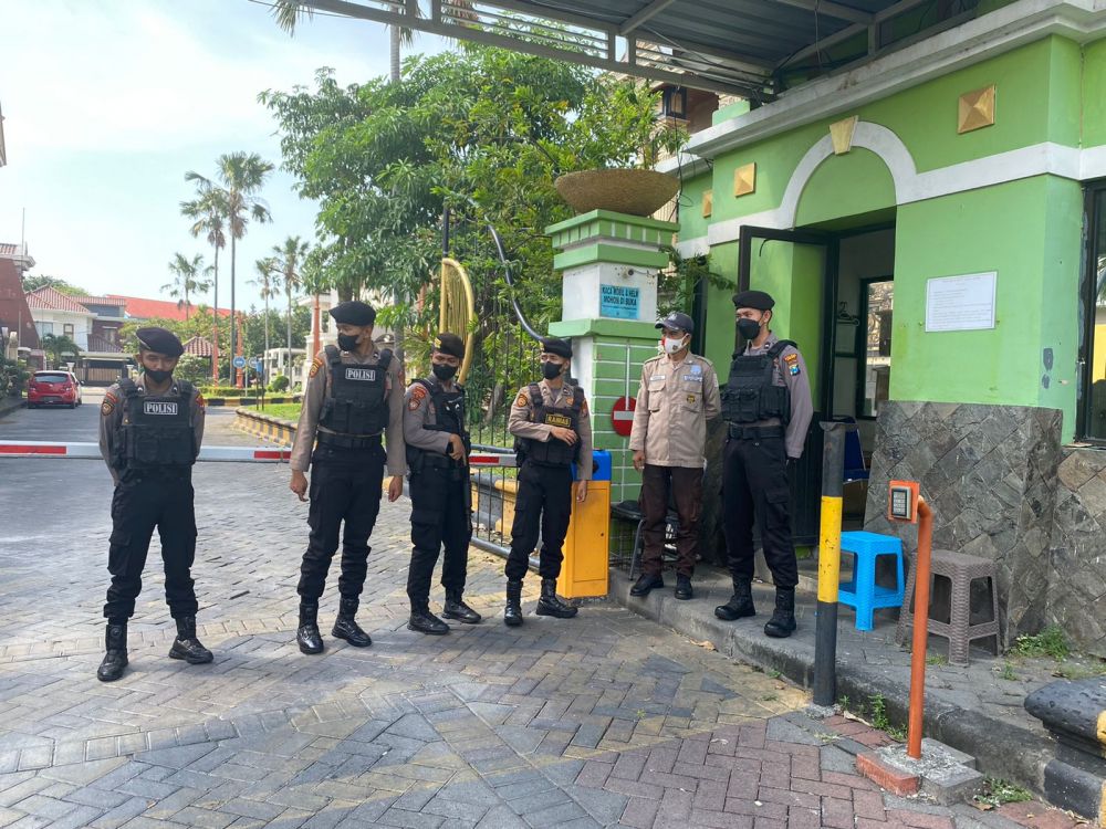 Polres Gresik lakukan pengamanan perum yang ditinggal mudik lebaran pemiliknya