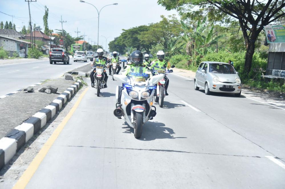 Kapolres Lamongan AKBP Miko Indrayana saat pimpin operasi Cekal
