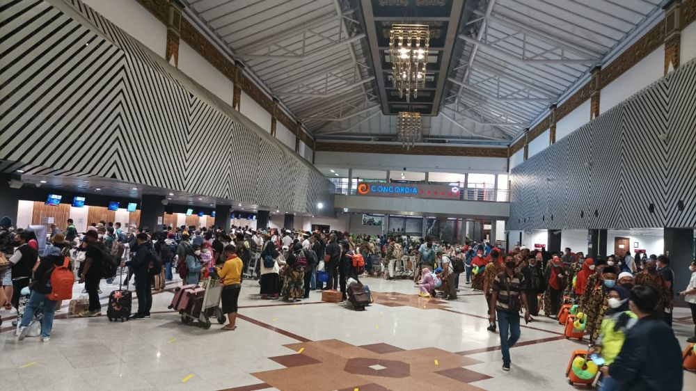 Puncak Arus Balik Penumpang Bandara Juanda Membludak