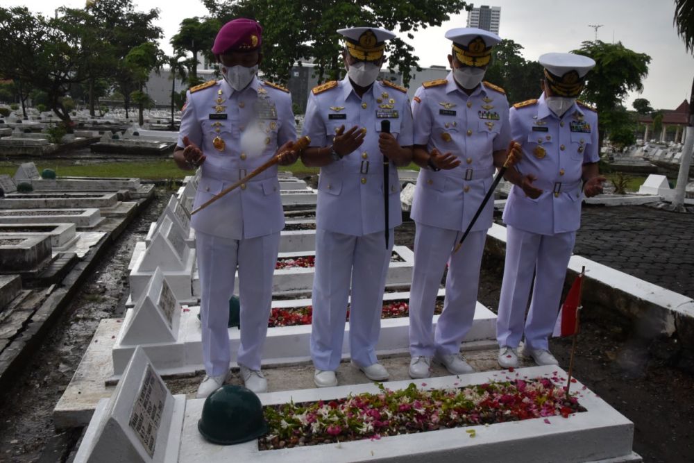 Dankodiklatal Letjen TNI Marinir Suhartono saat pimpin doa jelang Hardikal ke-76