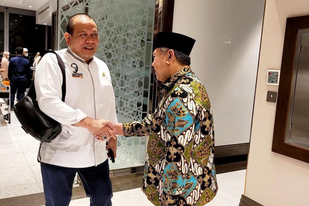 Duta besar Indonesia untuk Arab Saudi Abdul Aziz Ahmad saat menyambut ketua DPD RI AA LaNyalla saat tiba di Madinah Senin (09/05) lalu