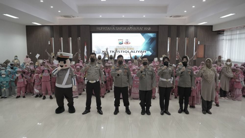Polres Gresik bersama TK Istiqlaliyah saat gelar program Polisi Sahabat Anak