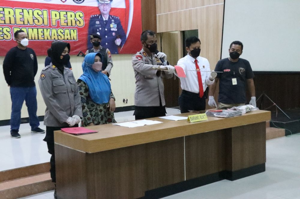 Polres Pamekasan amankan tersangka pembunuhan beserta barang buktinya