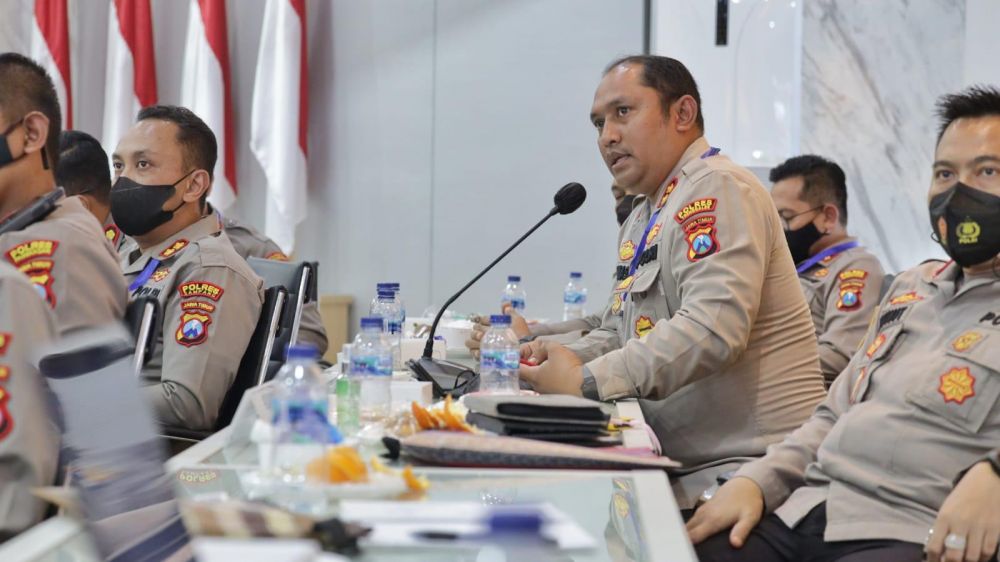 Polres Trenggalek di Anev 2022 Polda Jatim memaparkan ide aplikasi LMS 