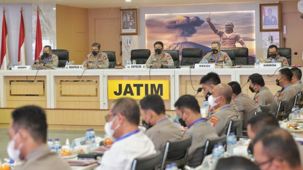 Kapolda Jatim Irjen Pol Dr Nico Afinta saat gelar Anev 2022