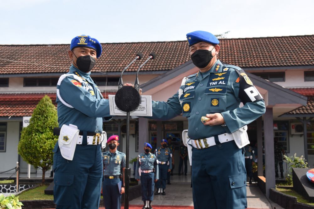 Dankodiklatal Letjen TNI Marinir Suhartono bersama Danpuspomal Laksamana Muda TNI Edwin