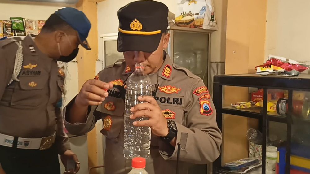 Polisi amankan Miras yang berkedok warung