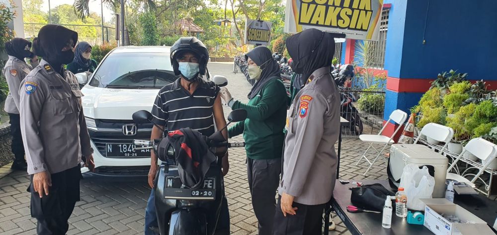 Polresta Malang gelar Vaksin Booster bagi penonton liga 1 sepakbola Indonesia 