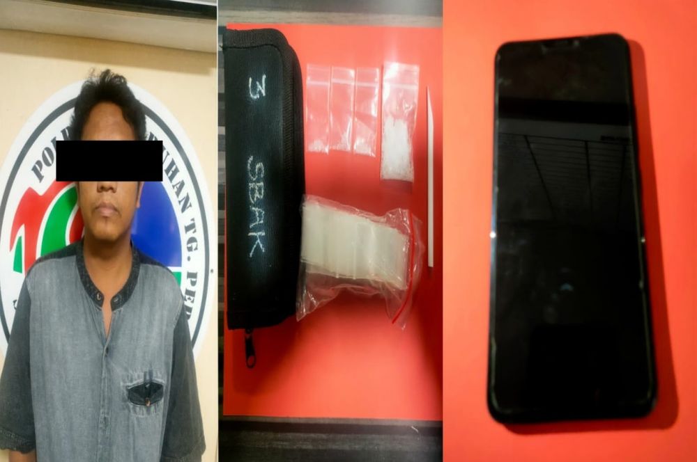 Tersangka diamankan Satresnarkoba Polres Pelabuhan Tanjung Perak Surabaya beserta barang buktinya