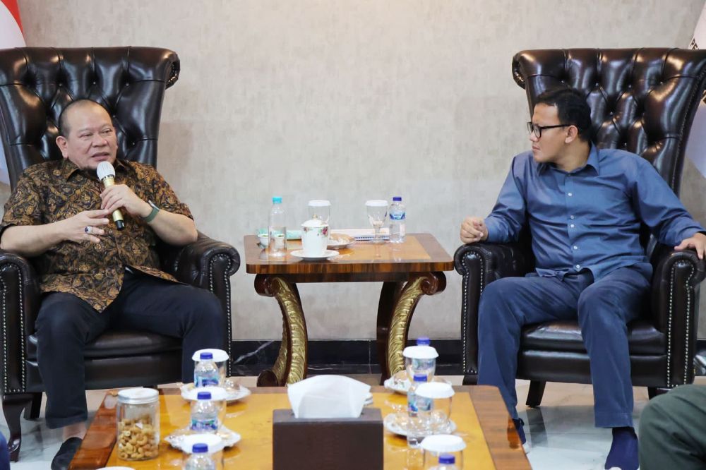 Co Founder Narasi Institute Ahmad Nur Hidayat saat bertemu ketua DPD RI AA LaNyalla Mahmud Mattalitti