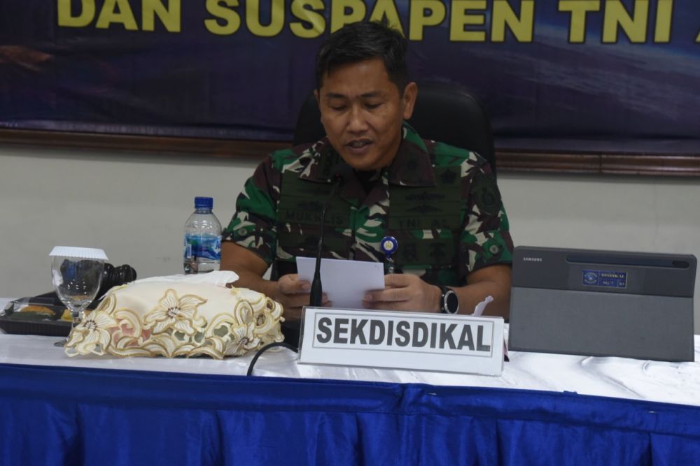 Sekdisdikal Kolonel Laut (E) Mukhlis saat memberikan keterangan
