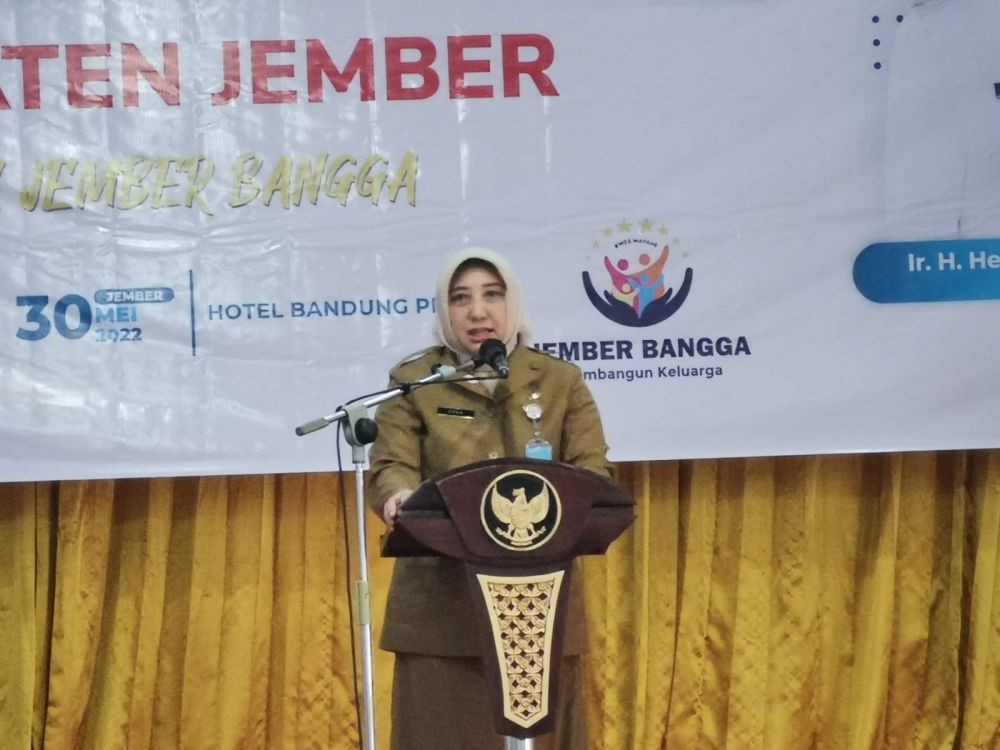 Kaper BKKBN Jatim Dra. Maria Ernawati saat memberikan sambutan