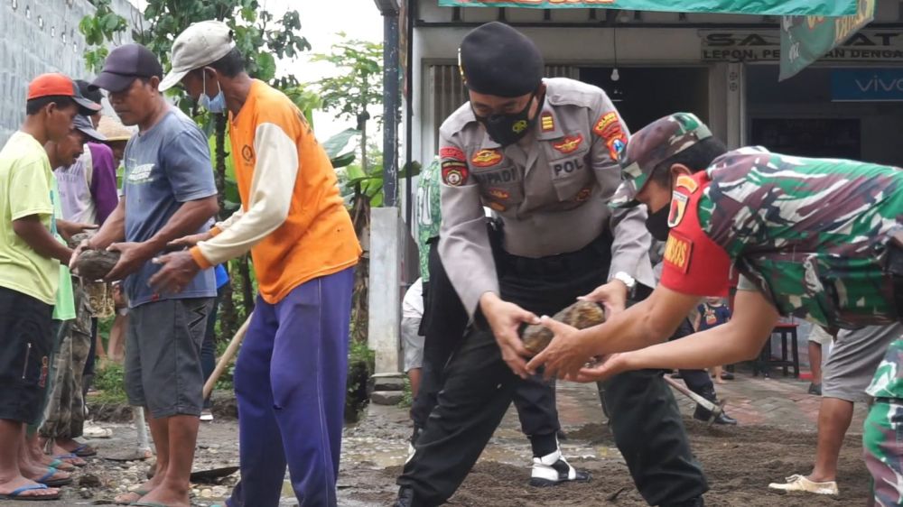 Polres Trenggalek gelar baksos untuk membangun Desa
