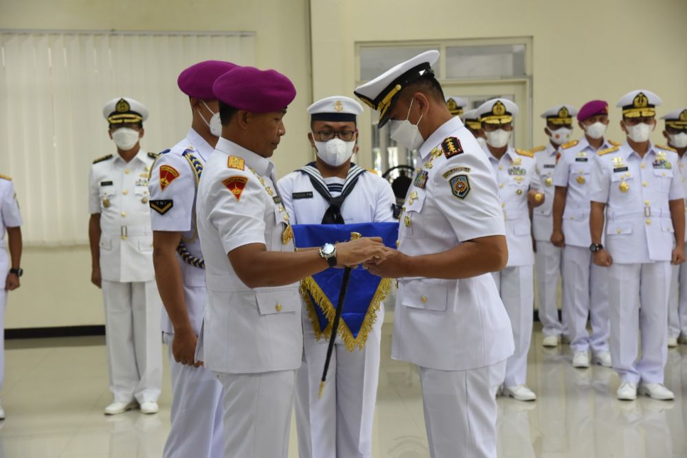 Dankodiklatal Letjen TNI Marinir Suhartono kukuhkan Danpuslatopsla Kolonel Laut (P) Donny Suharto