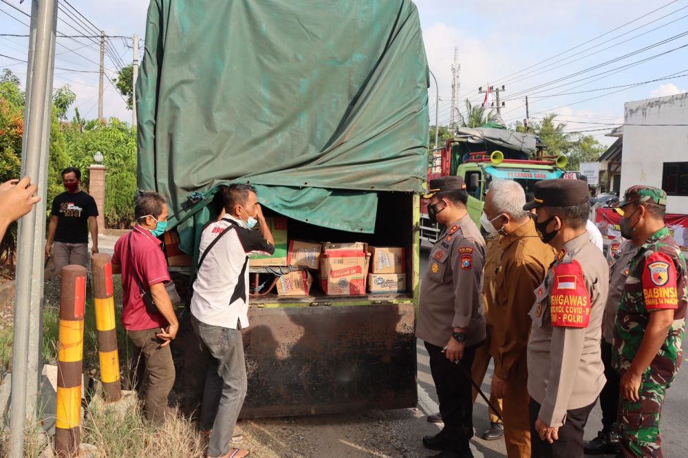 Kapolres Gresik AKBP Mochamad Nur Azis bersama Forkopimda Gresik lakukan pembatasan mobilitas hewan ternak di wilayah Gresik