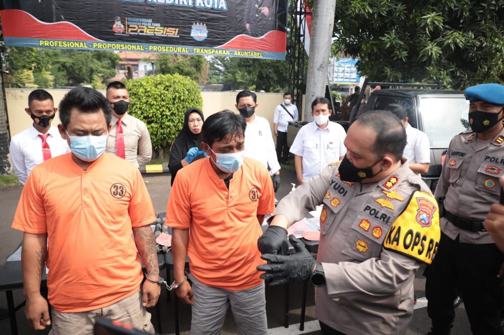 Tersangka diamankan Polres Kediri Kota beserta barang buktinya